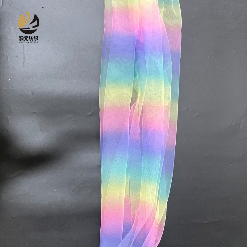 Fabricantes promocionados de nylon suave arco iris hilo de malla de color gradiente tela de ropa infantil de malla de malla americana