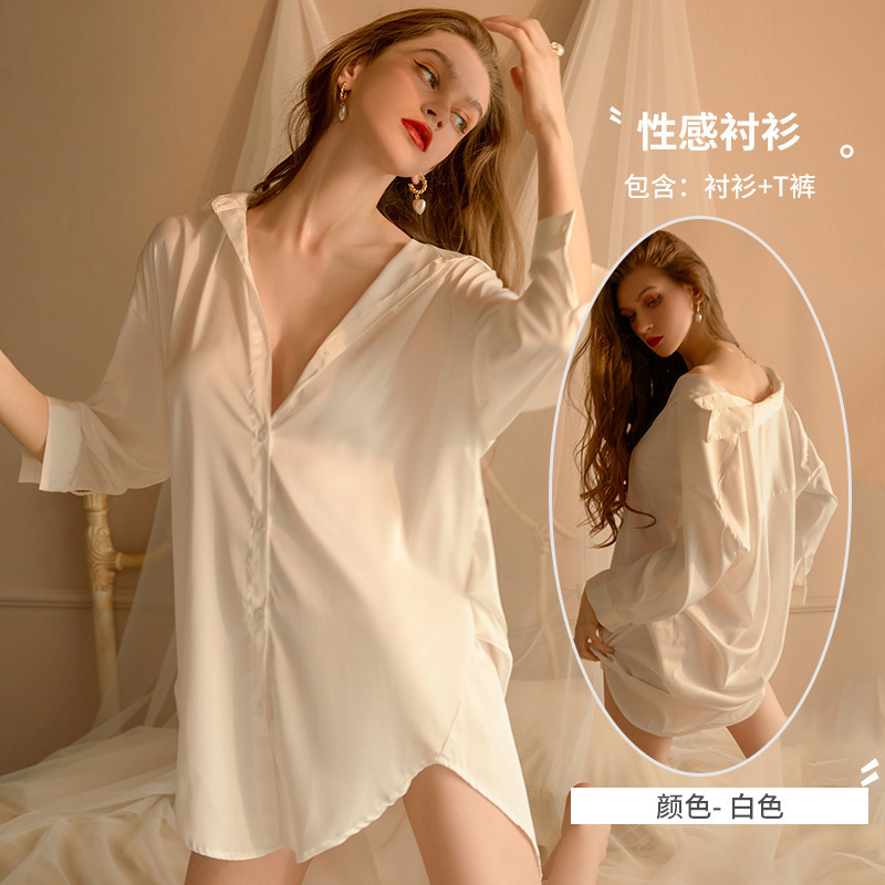 伊影の家の服の白いシャツはゆったりしています。|undefined