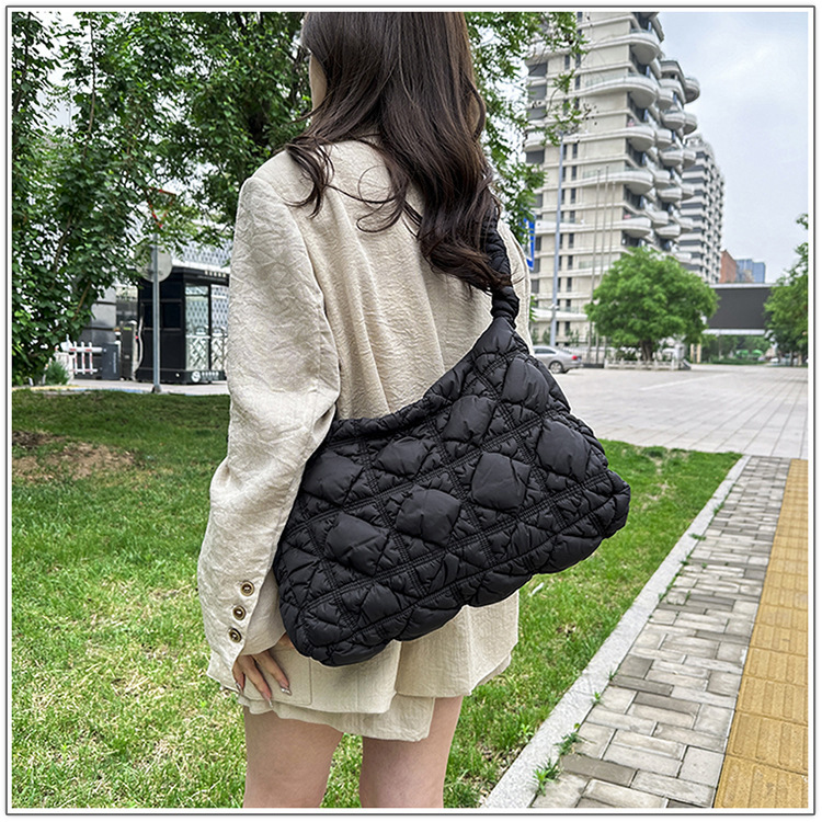 Wandering Cloud Bag Bubble Pleated Shoulder Crossbody Bag Handbag_voghion.com