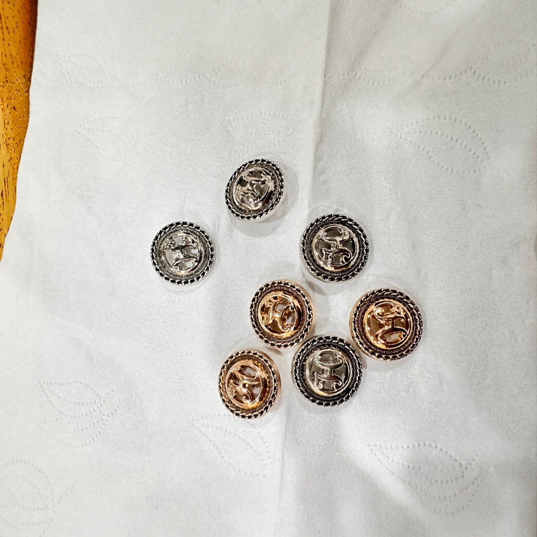 源头工厂 DIY现货H字母仿金色手缝扣 潮流小香风衬衣外套挂镀纽扣