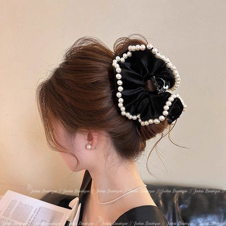 Black large velvet pearl flower clip