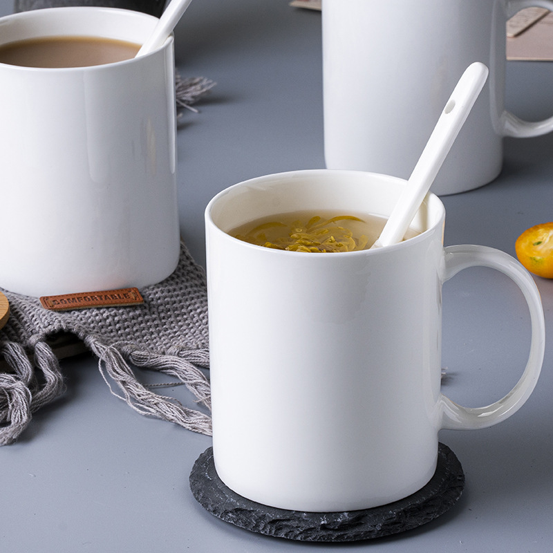 Taza blanca pura simple taza de cerámica taza de agua taza de café de hueso de porcelana taza de leche Jingdezhen hogar con tapa de gran capacidad