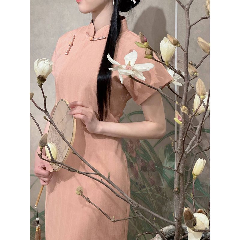 Cool and elegant new Chinese style pink cheongsam, 2024 new summer style, Republic of China style, young girl, fully open, traditional style, everyday wear.