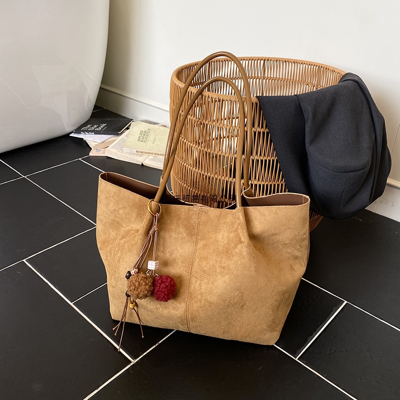 Autumn/Winter New Suede Large Capacity Commuter Tote Bag 2025 Women's Casual Simple Versatile Ins Shoulder Bag - Thumbnail 4