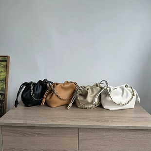 �m���lowe�Ұ����玧�ִ�����purse ������A�۴�Ƥ朗l