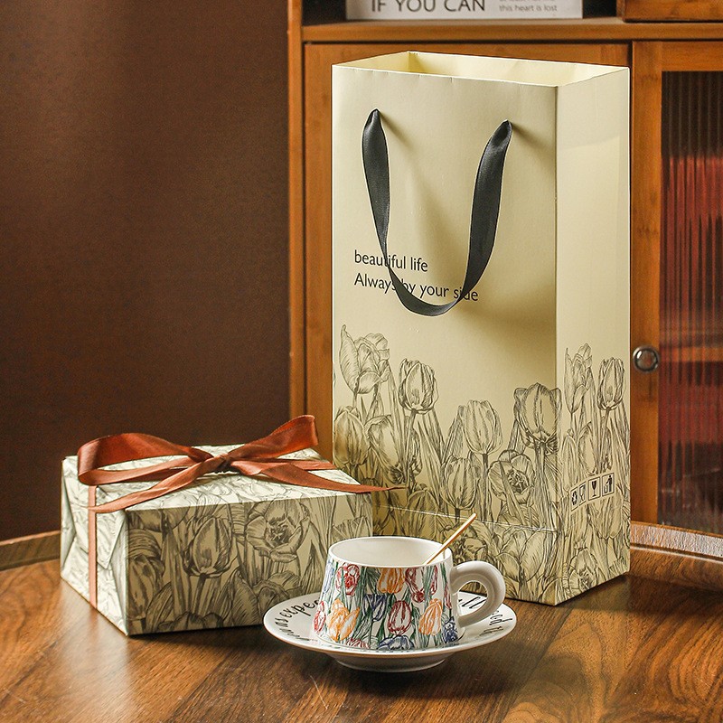 Tazas y platos de tulipanes blancos bolsa de regalo + cuchara