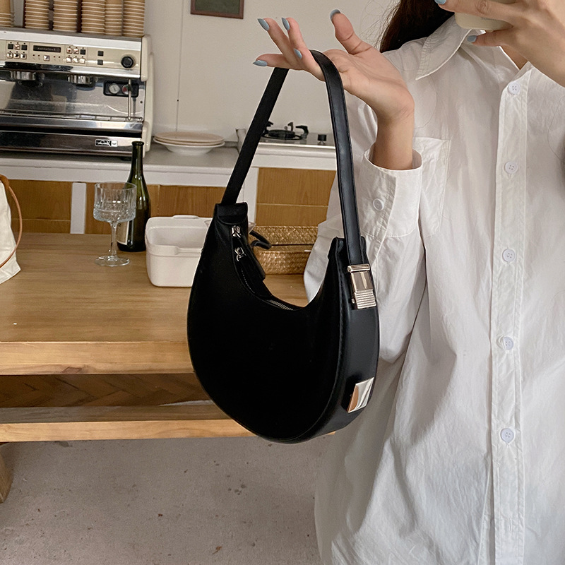 Design portátil coreano novo crescente picante menina axila fivela de metal pequena bolsa redonda para mulheres_voghion.com