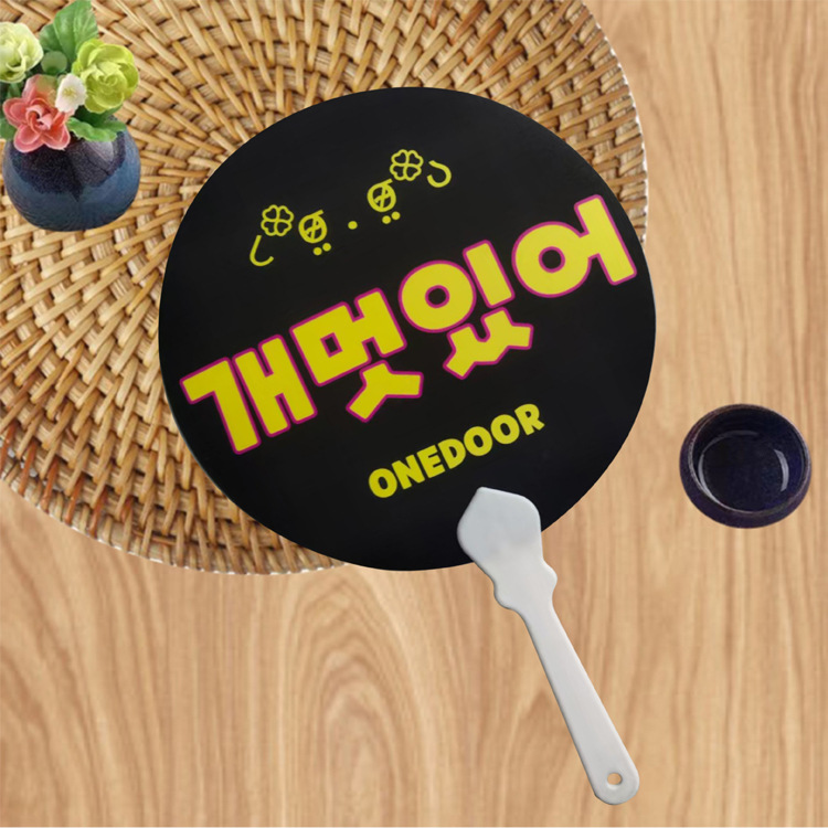 Fabricantes personalizados de verano venta caliente regalos publicitarios asequibles de doble cara impresión UV color transfronteriza PP ventilador publicitario de mango