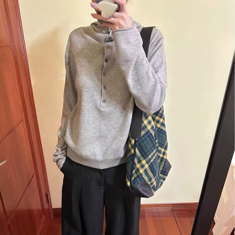 Gray Ultra-Soft Skin-Friendly Loose-Cuffed Knitted Sweater for Men and Women, Versatile for Autumn and Winter, Casual Lazy Style with Multiple Buttons