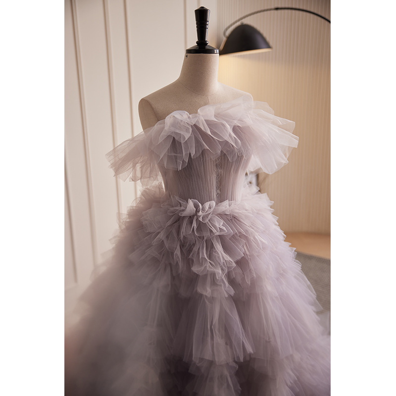 Sprookjesachtige bruiloftstaart met sleep, strapless avondjurk voor dames, luxe bosjurk._voghion.com
