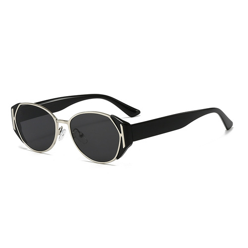New Fashion Trend Sunglasses, Influencer Style, Street Style Photoshoot, Aviator Sunglasses for Women, UV Protection, Cat-Eye Design