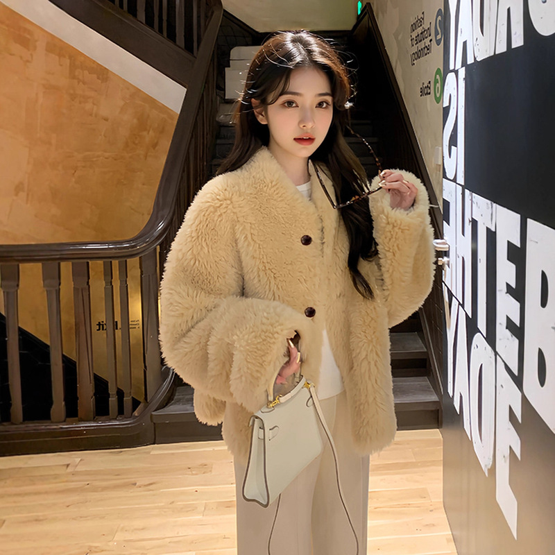 100 Sheep Lambswool Tuscany 2025 Winter Sheep Shearling Outwear Short Fur One-Piece Fur Outwear for Women