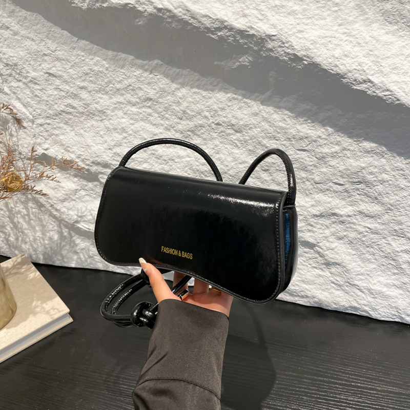 2024 invierno nuevo estilo popular bolso de axila de color sólido moda femenina temperamento simple bolso de hombro bolso pequeño bolso de hombro