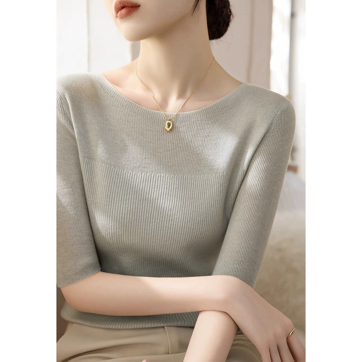 Светло-серый свитер с воротником со средним рукавом женский весенний новый нижний свитер