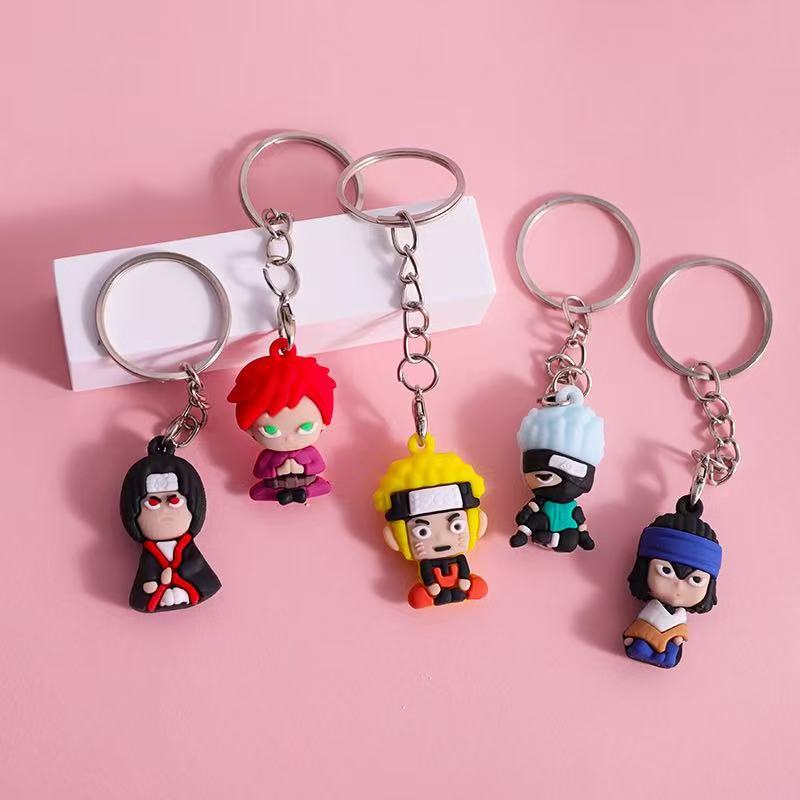 Nuevos productos transfronterizos Naruto llavero de dibujos animados colgantes de automóviles llavero de muñeca de goteo de goma accesorios de bolsas escolares pareja