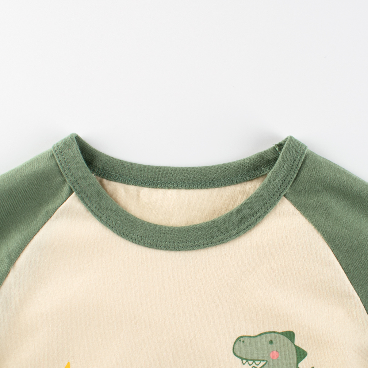 27kids ropa para niños camiseta de manga larga para niños otoño cuello redondo camisa de fondo dinosaurio dibujos animados niños ropa de bebé al por mayor