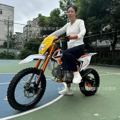 Motosikletlər Vehicle Two-Wheeled Motorcycle with Double