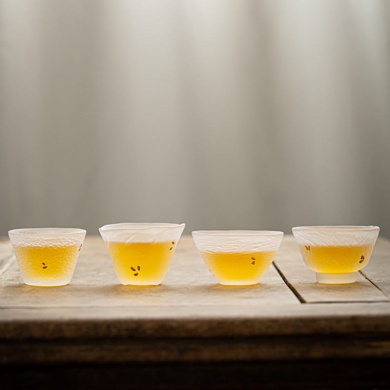 Taza maestra de vidrio hecha a mano taza pequeña taza de té de Kung Fu de vidrio único juego de té de una sola taza engrosada japonesa taza de té de nieve temprana tapa