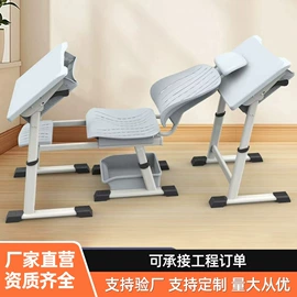 学校课桌椅;讲台;黑板