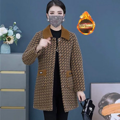 中年のお母さんの秋冬服の中の長いタイプのファッション的な洋風のコートの新型の中高年の女性は格子の襟を着ます。