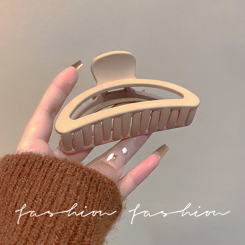 Serie de café de leche clip de pelo grande clip de tiburón hembra cuchara trasera updo simple temperamento clip de pelo moda accesorios para el cabello al por mayor