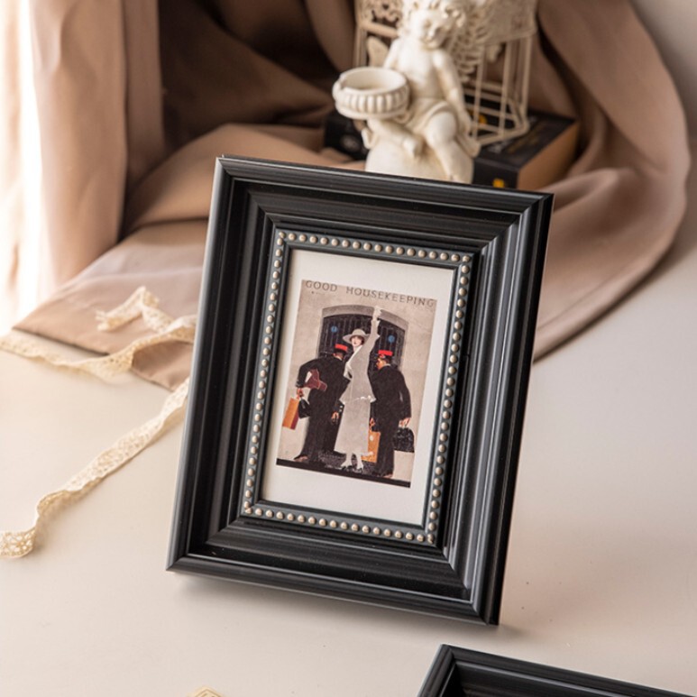 Vintage Photo Frame Display Stand for Developing Photos into 6X6, 7X7, Empty Frames for American-Style Oil Pastel Framing and Wall Hanging