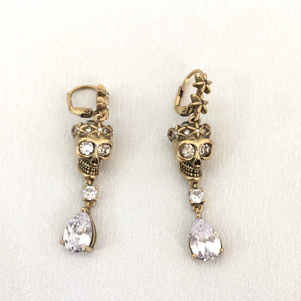 Golden white diamond skull