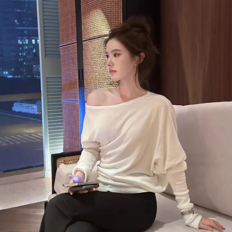 Trendy Off-Shoulder Long-Sleeve T-Shirt for Women, Spring and Autumn, Lazy Style, Loose Base Shirt, Stylish and Pure Desire Off-Shoulder Top