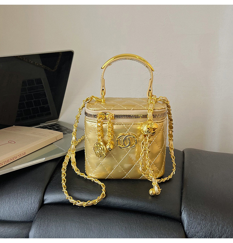 Bolso de mujer caja de mano de verano bolso pequeño 2026 nuevo estilo de alto nivel sensación pequeña fragancia estilo diamante cadena mochila