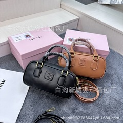 新商品の小さい方のカバンiu家のボウリングのシングルショルダーバッグのレトロなハンドバッグの斜めのカバンのボストンの女性のカバンの枕のカバン