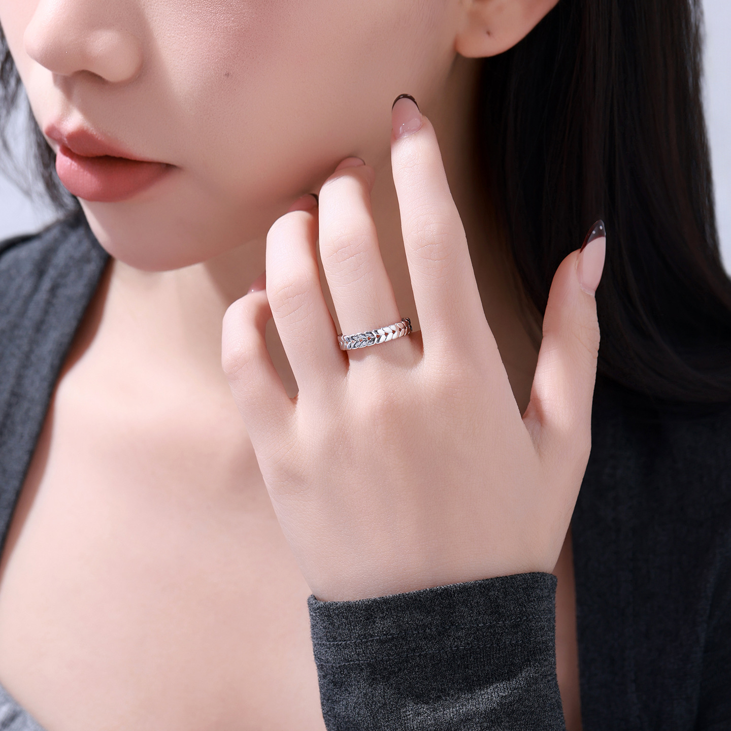 Xuping simple nicho de alta sensación de anillo de orejas de trigo coreano ins de aleación de bronce chapado en blanco joyería de pareja anillo