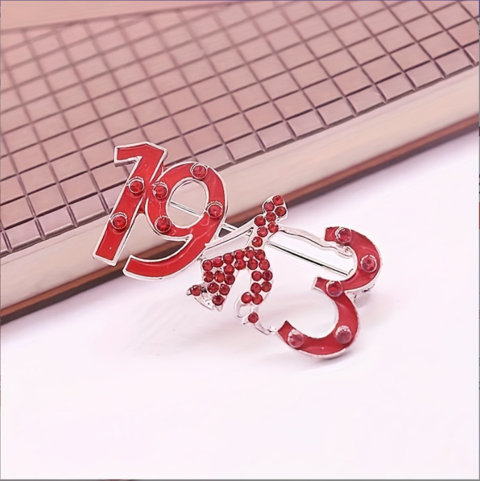 Broche à vêtements style lettre, mignonne et haut de gamme, avec motif floral et piano, accessoires DIY, style dessin animé transfrontalier._voghion.com