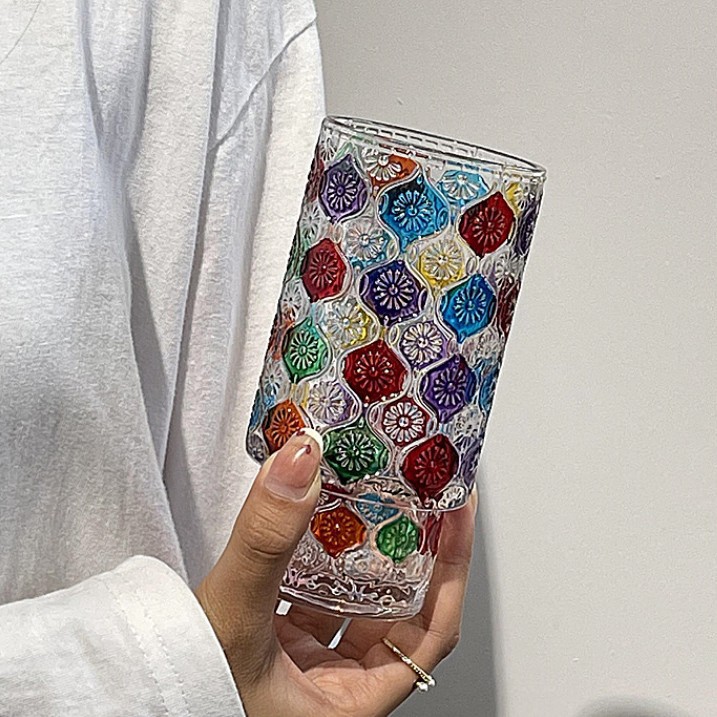 Ins nicho diseño de color contrastante pintado a mano taza de agua de vidrio de colores taza de jugo refractará la luz del arco iris taza medieval