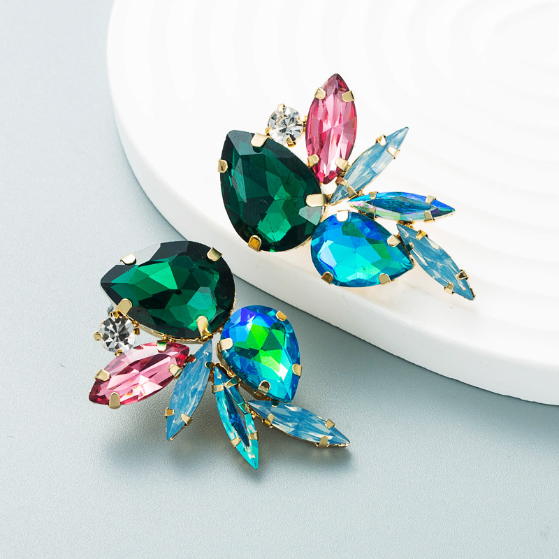 Daily Occasion Alloy Material 1 Pair Fashion Geometric Inlay Alloy Rhinestones Earrings
