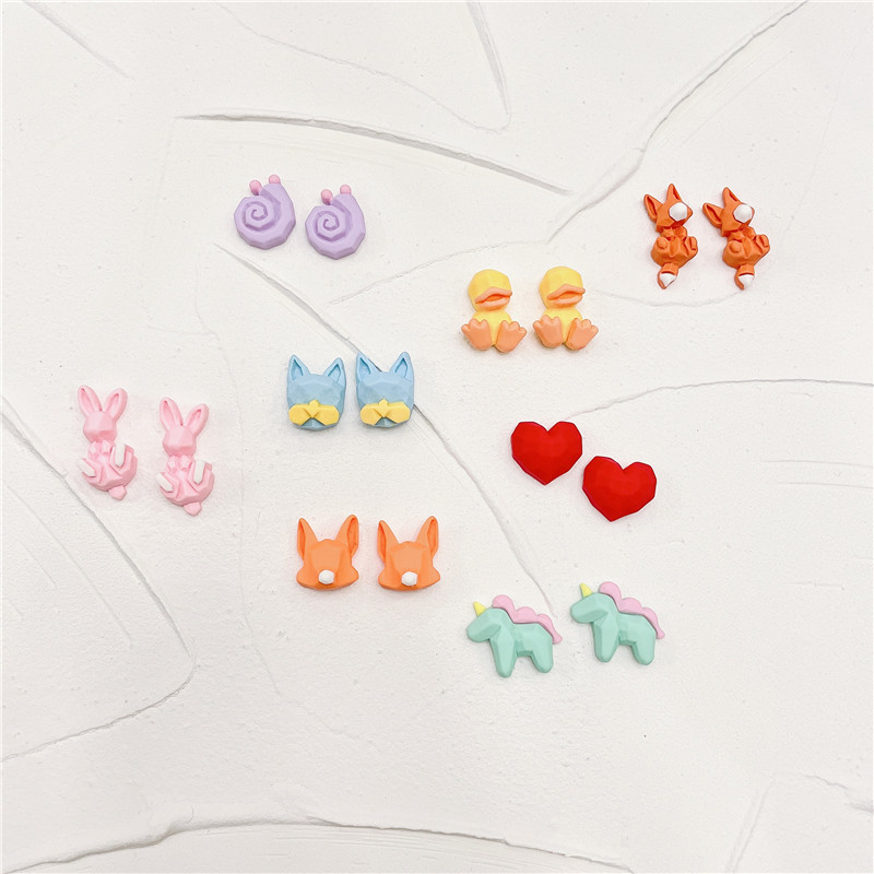 Simple Style Animal Heart Shape Plastic Epoxy Women's Ear Studs 1 Pair display picture 1