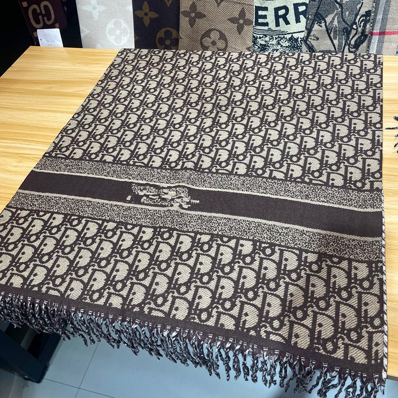 秋冬の新型D字のマフラーの女性はカシミヤのマフラーのフリンジの両面のマントをまねて保温して首を囲みます。