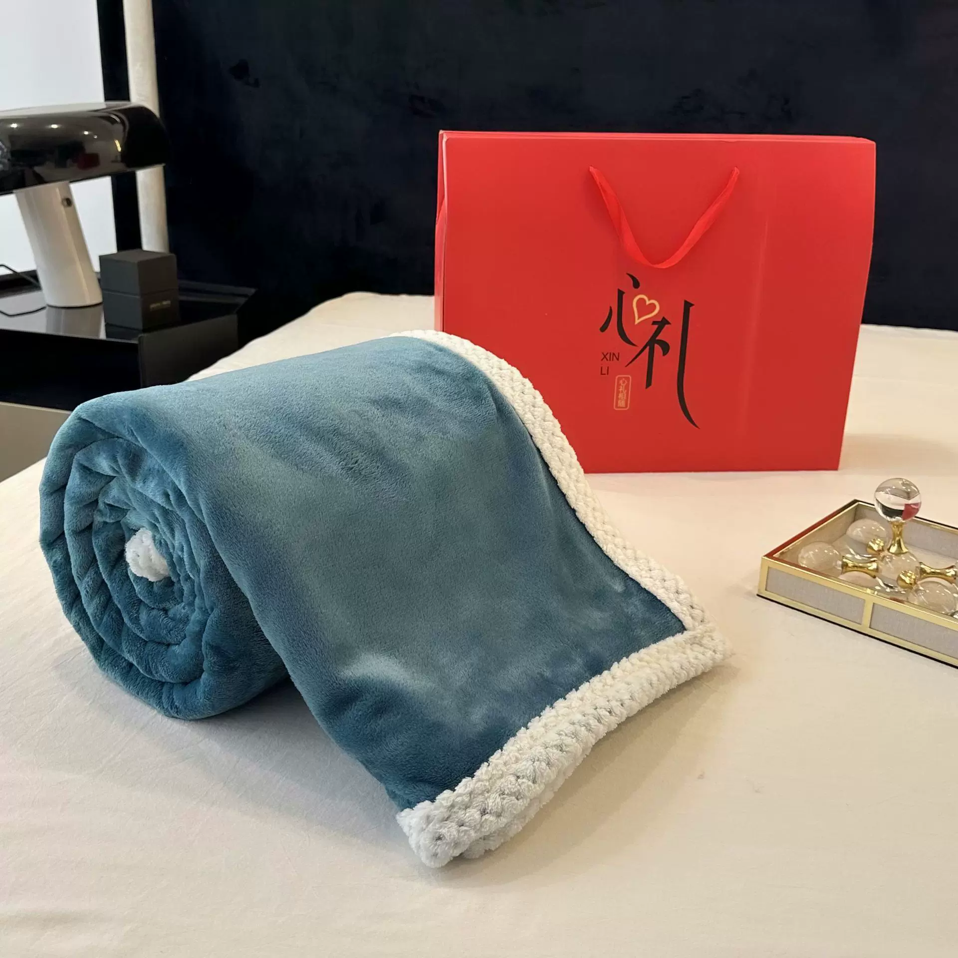 单层纯色保暖牛奶绒毛毯法兰绒毛毯午睡空调盖毯礼品毯子礼盒装