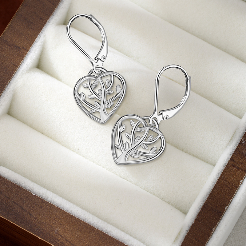 Pendientes de árbol de la vida de plata de ley 925 nuevos transfronterizos Pendientes de corazón hueco simple de moda de Amazon europeo y americano Pendientes