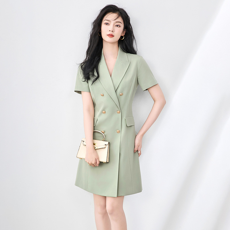 Màu xanh lục nhạt