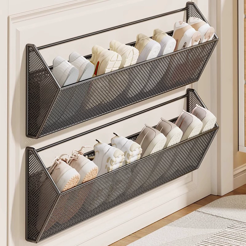 Полка для обуви для входа в дом, маленькая узкая многослойная новая модель 2024 года, настенная железная полка для обуви для хранения за дверью.