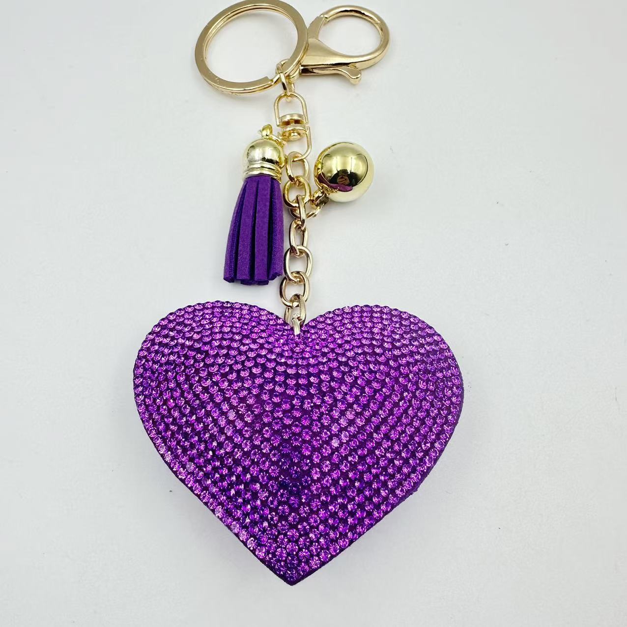 Estilo explosivo transfronterizo pequeño corazón de melocotón fragante llavero de cuero de diamantes calientes amor borla bolso colgante franela llave de diamantes