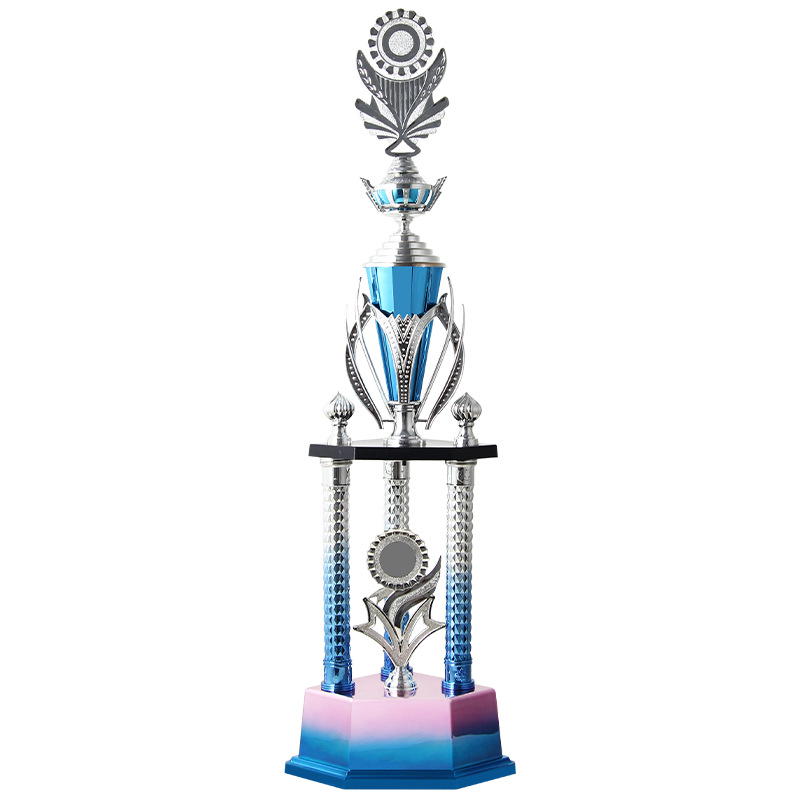 Trofeos de color de plástico de cuatro columnas competencia de talento equilibrio coche trofeo infantil fábrica mayorista directo paloma de artes marciales