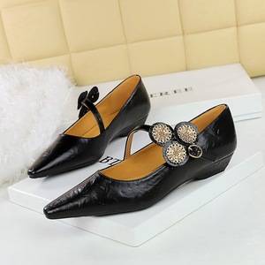 3683-6K92 Retro Metal Grip Pattern Single Shoes, Shallow Mouth Slope Heel Women's Shoes, Metal Decorative Straw Wom