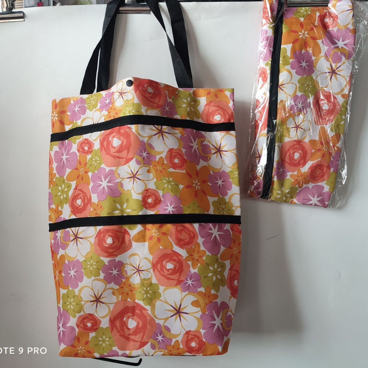 Venta al por mayor bolsa de compras plegable de poliéster carrito de compras portátil supermercado remolcador bolsa rueda bolsa supermercado bolsa