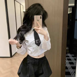 正确字母版MU家短款收腰衬衫+领带百搭辣妹设计感长袖上衣衬衣女