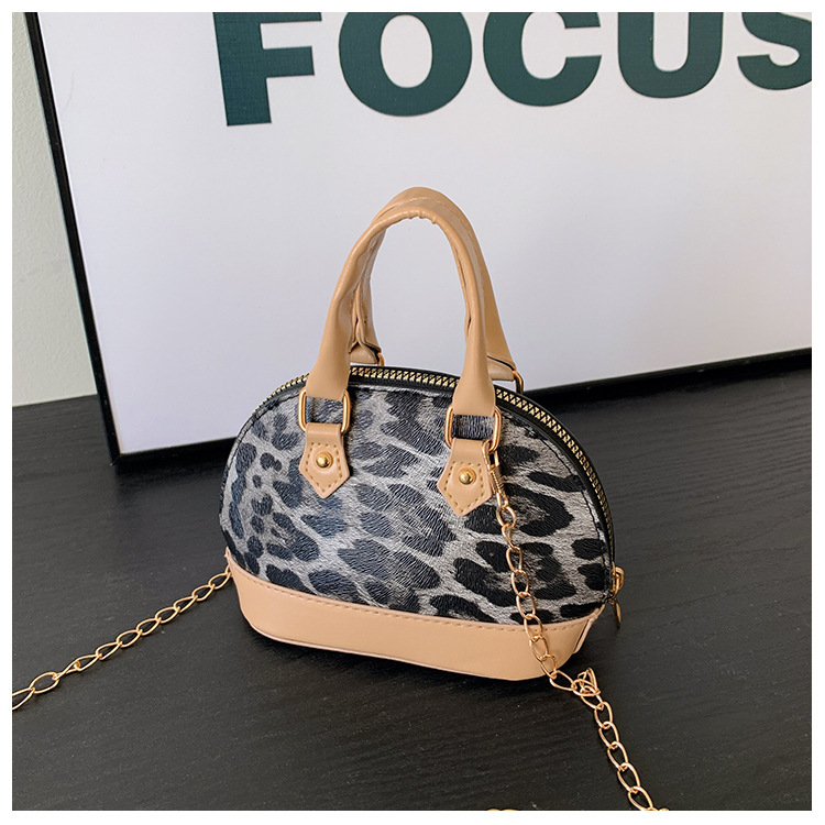 Estampado de leopardo negro