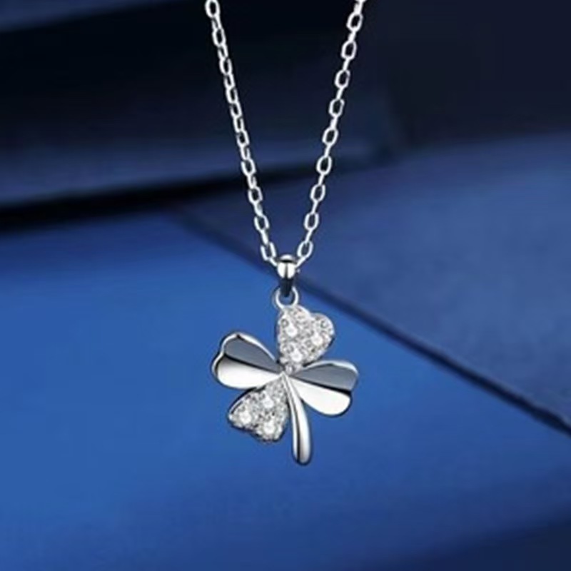 Four-leaf clover necklace for women, versatile design, new clavicle chain, niche light luxury, Valentine's Day gift for girlfriend, birthday present