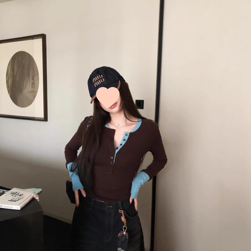 Stylish Fake Two-Piece Color-Blocked Henley Collar Long-Sleeve T-Shirt for Women, Autumn Spicy Girl Style, Slim-Fit Inner Layer Top