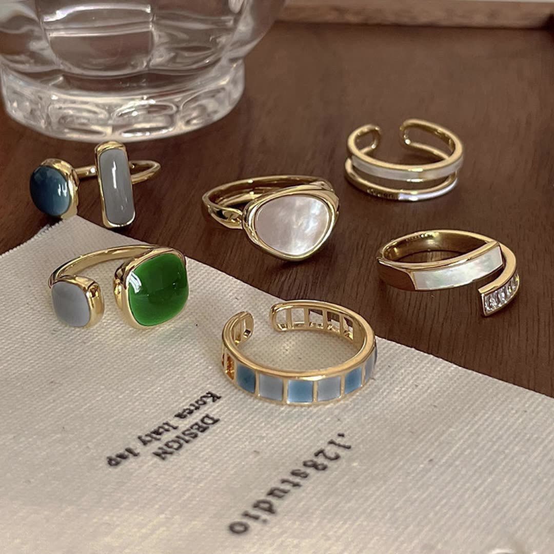 Ring with a high-end design, fashionable and unique, minimalist, niche, Japanese-style, light luxury, European and American ins style, emerald ring