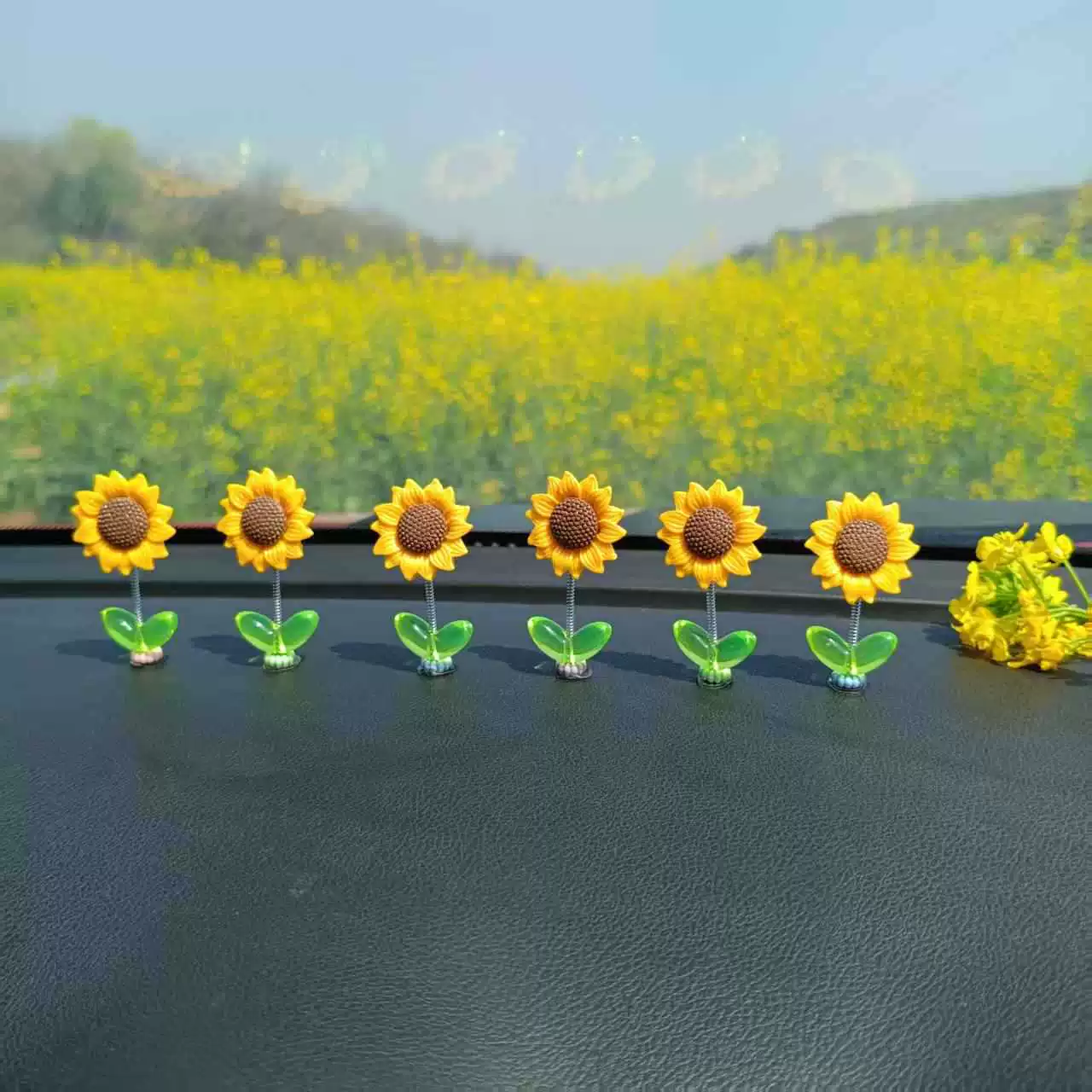 2025 новых украшений для автомобиля в виде подсолнуха, центральная консоль, качающаяся голова, милые цветочные украшения для внутреннего декора автомобиля